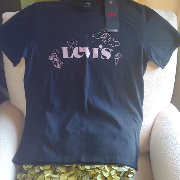 Levi's Tops - NWT Levi's Black S/S T-Shirt-Size M